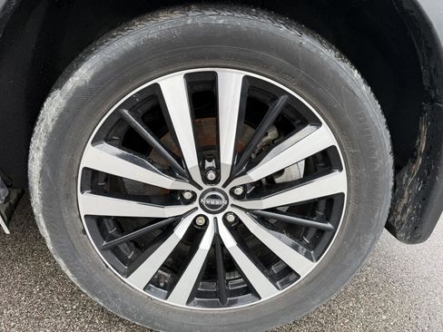 Used 2024 Nissan Pathfinder Platinum AWD/4WD image 17