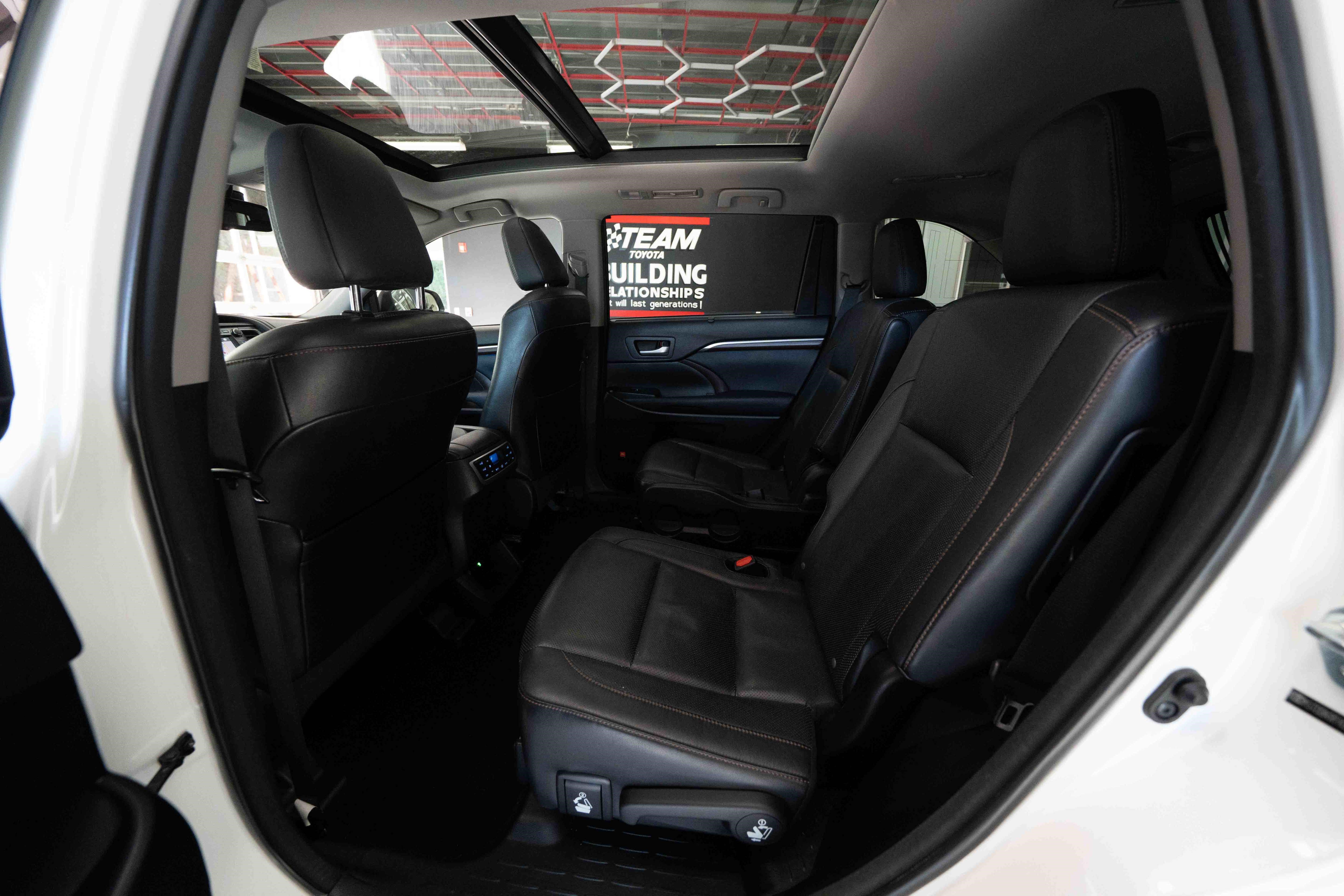 Used 2014 Toyota Highlander Limited Platinum AWD/4WD image 23