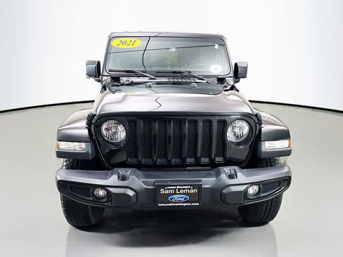 Used 2021 Jeep Wrangler Unlimited Sahara AWD/4WD image 2