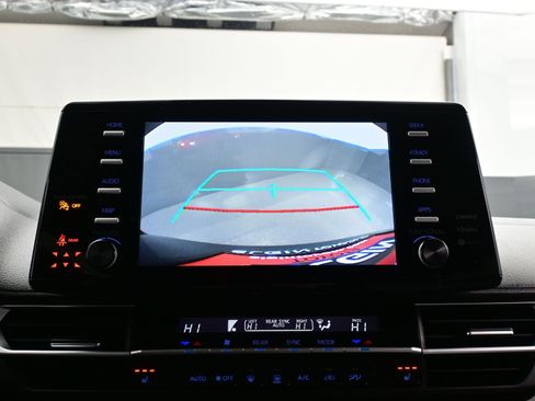 Used 2024 Toyota Sienna XLE image 20