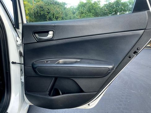 Used 2019 Kia Optima S image 19