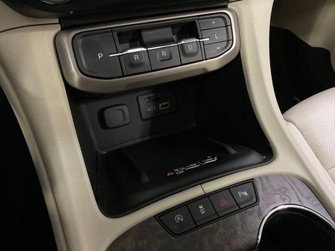 Used 2023 GMC Acadia Denali w/ Denali Technology Package AWD/4WD image 26