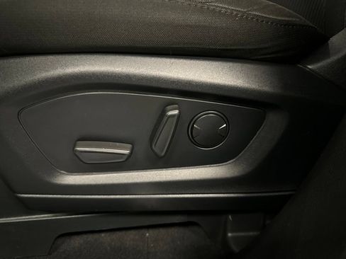 Used 2023 Ford Explorer XLT AWD/4WD image 20