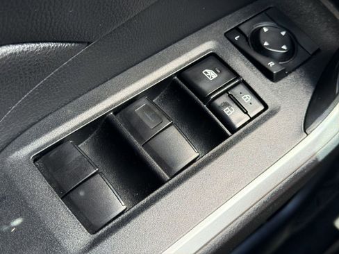 Used 2019 Toyota RAV4 LE AWD/4WD image 26