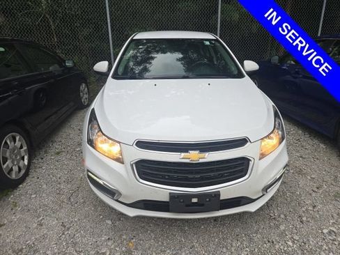Used 2016 Chevrolet Cruze LT FWD image 2