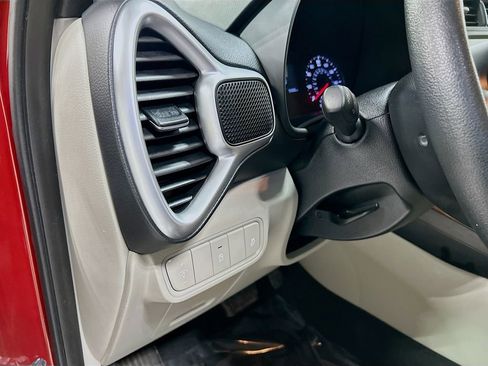 Used 2022 Kia Soul LX image 10