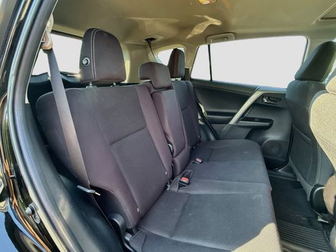 Used 2018 Toyota RAV4 XLE FWD image 23