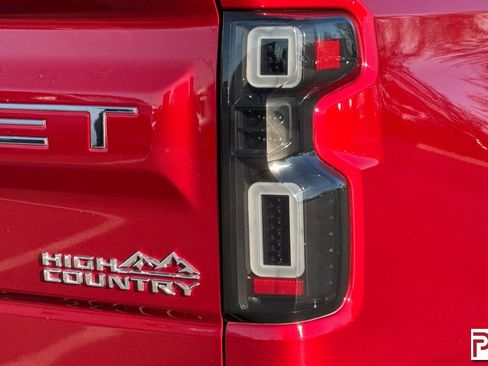 Used 2022 Chevrolet Silverado 1500 High Country image 34