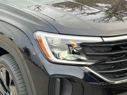 New 2026 Volkswagen Atlas Cross Sport SE FWD image 7