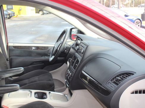 Used 2015 Dodge Grand Caravan SXT w/ UConnect Hands-Free Group image 16