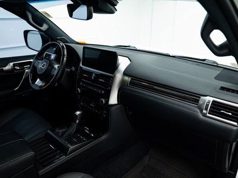 Used 2023 Lexus GX 460 Premium w/ Premium Package image 35
