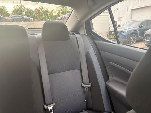 Used 2025 Nissan Versa SV FWD image 35