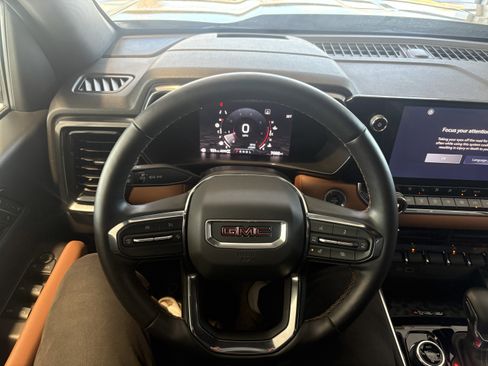 Used 2023 GMC Canyon AT4 w/ AT4 Premium Package image 9