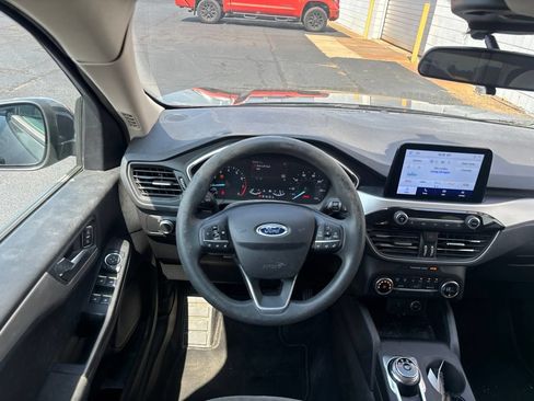 Used 2020 Ford Escape SE FWD image 2