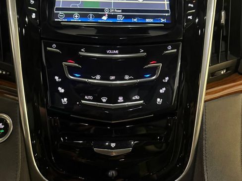 Used 2018 Cadillac Escalade ESV Luxury AWD/4WD image 40