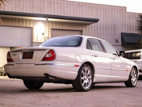 Used 2004 Jaguar XJ8 image 15