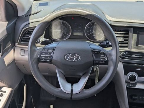 Used 2019 Hyundai Elantra SE FWD image 18
