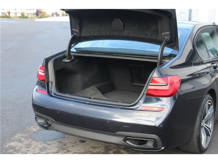 Used 2019 BMW 740i w/ M Sport Package RWD image 13