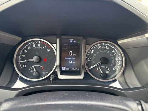 Used 2021 Toyota Tacoma SR5 w/ Trail Edition image 14