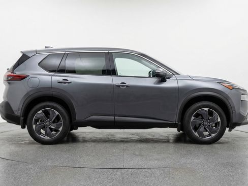 Used 2025 Nissan Rogue SV image 11