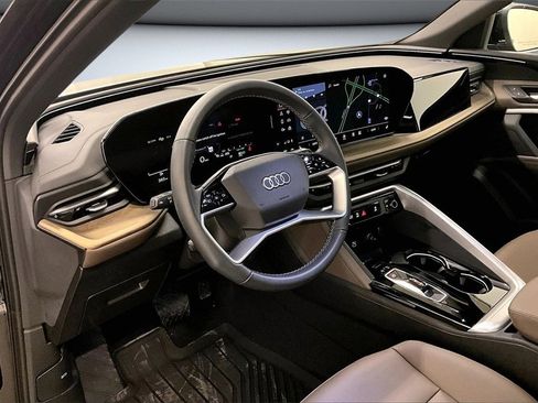 Used 2025 Audi Q5 Premium image 17