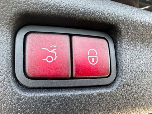 Used 2025 Mercedes-Benz C 300 4MATIC Sedan image 10