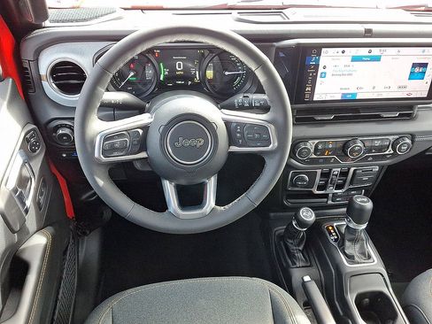 Certified 2025 Jeep Wrangler Unlimited Sahara AWD/4WD image 13