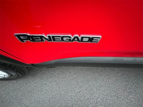 Used 2023 Jeep Renegade Latitude w/ Sun/Sound Group image 9