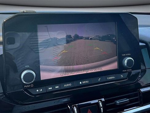 Used 2022 Nissan Pathfinder SV image 14