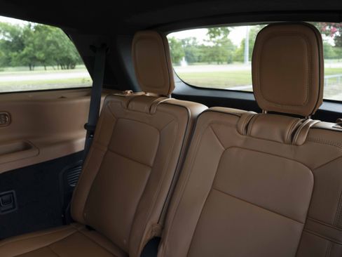 Used 2025 Lincoln Aviator Black Label AWD/4WD image 18