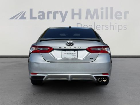 Used 2020 Toyota Camry SE image 5