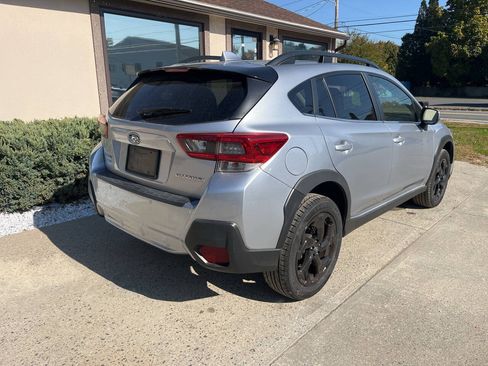 Used 2022 Subaru Crosstrek 2.5i Limited w/ Moonroof Package 2 AWD/4WD image 2