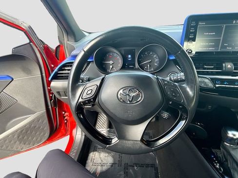 Used 2021 Toyota C-HR XLE FWD image 11
