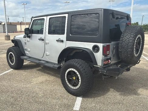 Used 2012 Jeep Wrangler Unlimited Sahara w/ Dual Top Group AWD/4WD image 3