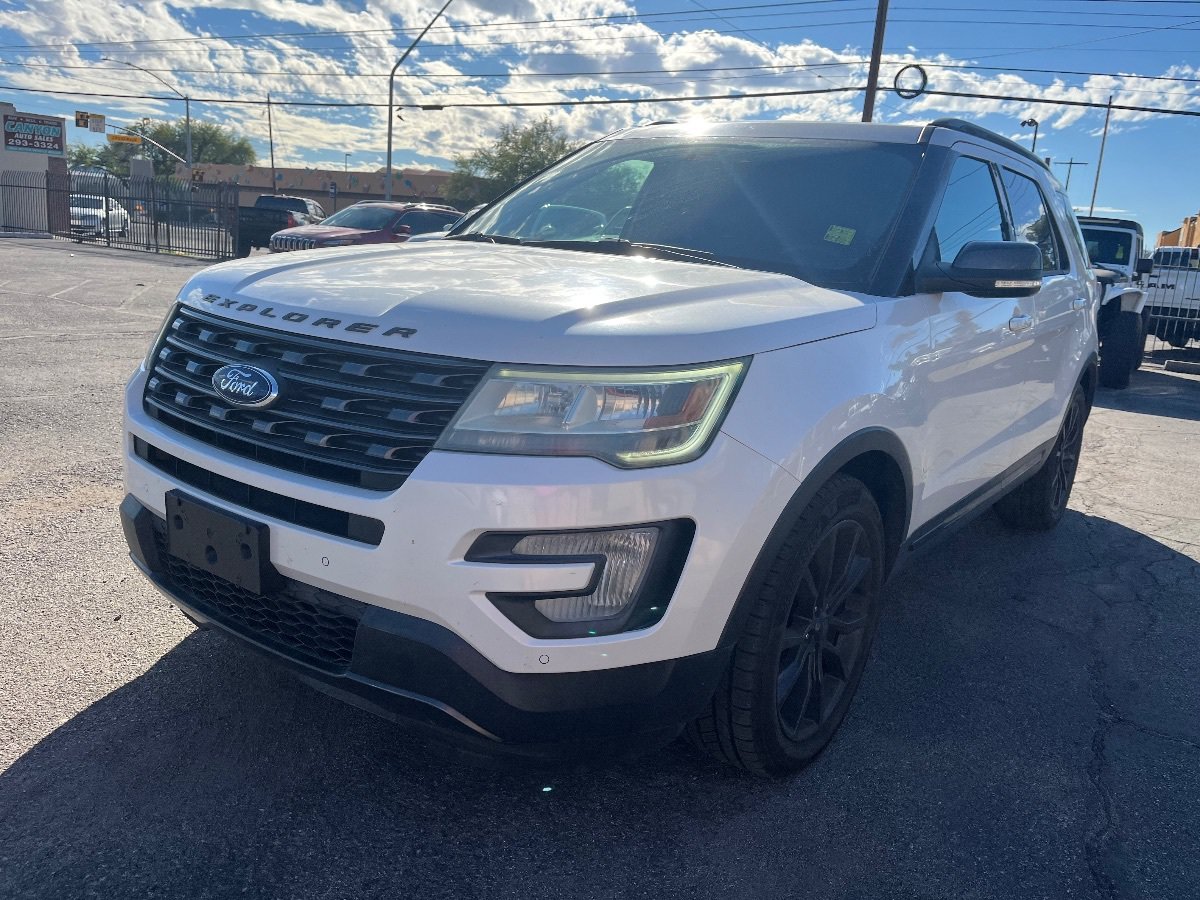 Used 2017 Ford Explorer XLT w/ Equipment Group 202A FWD image 7