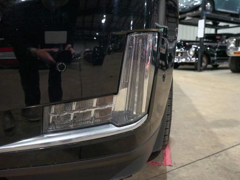 Used 2018 Cadillac Escalade ESV Luxury image 34