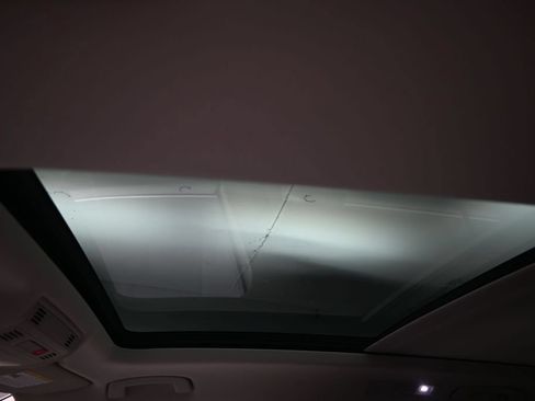 Used 2020 Volkswagen Tiguan SE FWD image 19