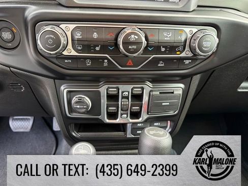 Used 2022 Jeep Wrangler Unlimited Sahara w/ LED Lighting Group AWD/4WD image 24