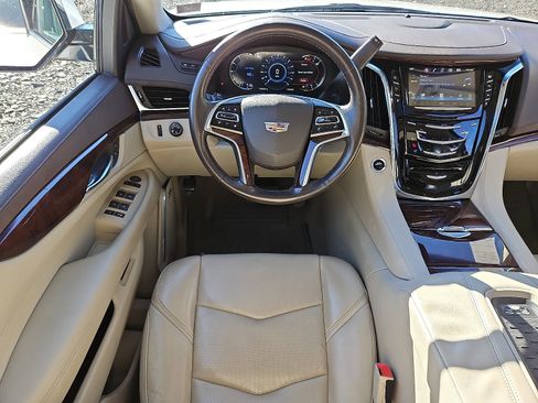 Used 2016 Cadillac Escalade ESV Luxury image 12