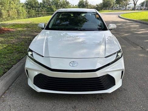 Used 2025 Toyota Camry LE w/ Convenience Package FWD image 9