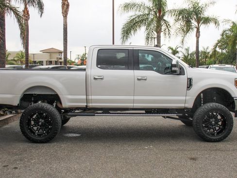 Used 2019 Ford F250 Lariat w/ Chrome Package image 11
