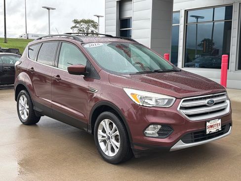 Used 2018 Ford Escape SE w/ SE Sync 3 Package AWD/4WD image 2