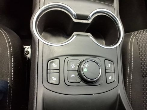Used 2024 GMC Terrain SLE w/ Driver Convenience Package FWD image 23