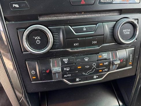 Used 2016 Ford Explorer XLT w/ Equipment Group 202A FWD image 15