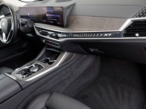Used 2025 BMW X7 xDrive40i image 21