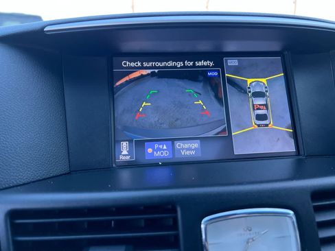 Used 2019 INFINITI Q70 Luxe image 17