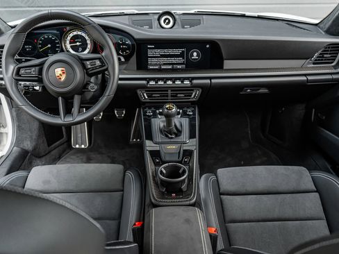 Used 2024 Porsche 911 GT3 RWD image 4