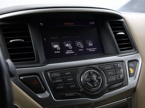 Used 2020 Nissan Pathfinder SL image 19