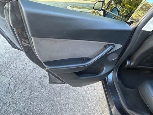 Used 2025 Tesla Model Y Long Range image 38