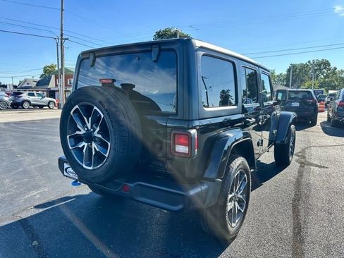 Used 2024 Jeep Wrangler Unlimited AWD/4WD image 8
